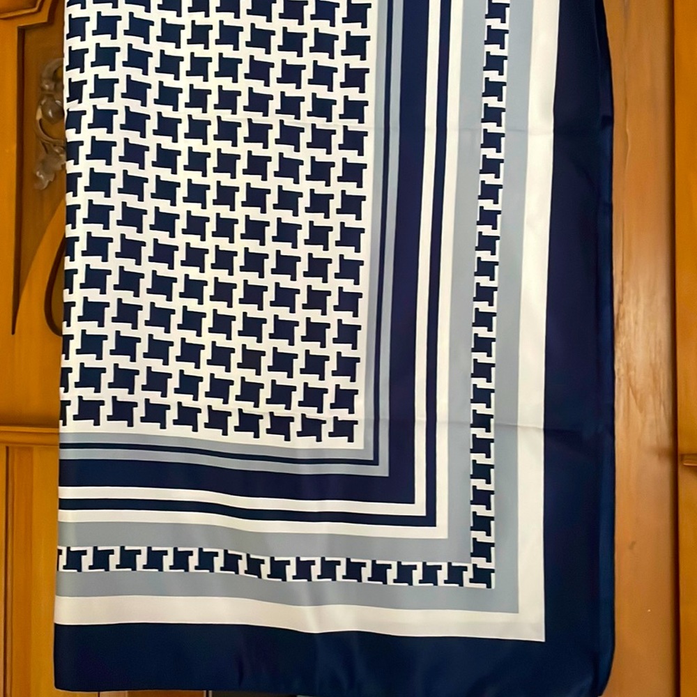 Scarf 35” square, brand new, made in Italy